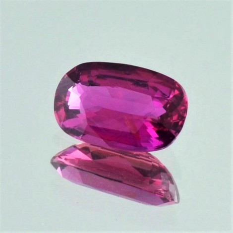 Rubin, Antikoval facettiert (3,67 ct.) aus Mosambik (Montepuez)