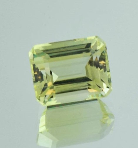 Heliodore Beryll greenish light yellow 8.37 ct