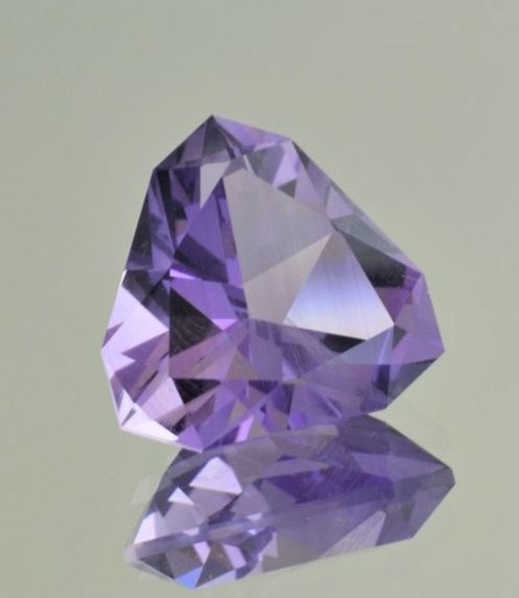 Amethyst, Design-Trillion facettiert (16,51 ct.) aus Brasilien