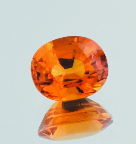 Mandarin-Granat oval intensives Orange 4,34 ct.