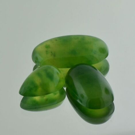 Vesuvianit Lot Cabochons grün 56,77 ct