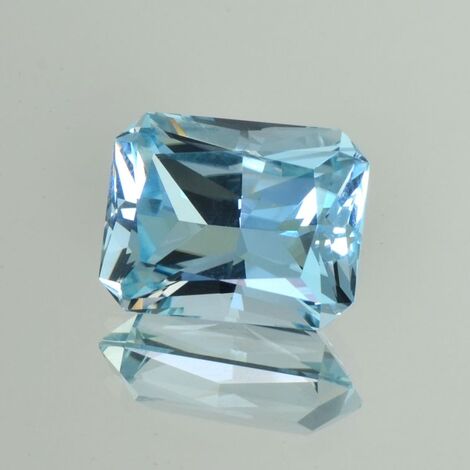 Topas Design-Achteck hellblau unbehandelt 23,51 ct