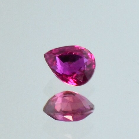 Rubin Tropfen pink-rot ungebrannt 0,75 ct Rubin Tropfen pink-rot ungebrannt 0,75 ct