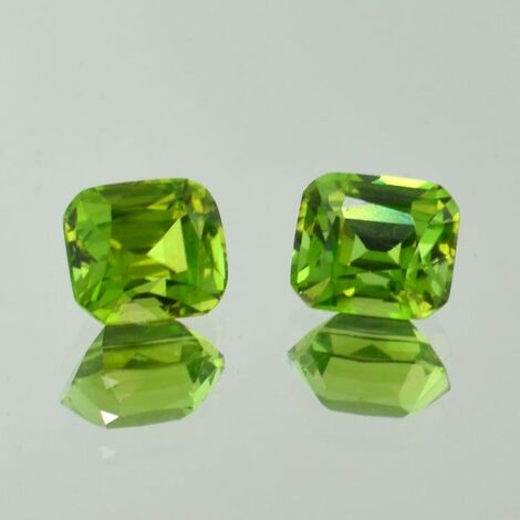Peridot Duo, Antik facettiert (7,31 ct.) aus Pakistan (Supat Mine)