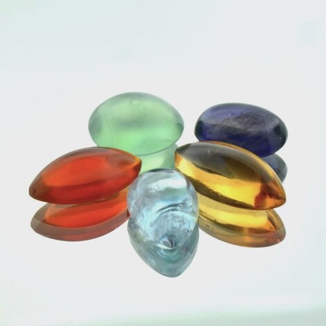 Mixed Lot, Navette, Tropfen & Oval Cabochon (34,56 ct.) aus Afrika & Asien