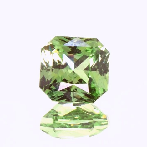 Garnet Grossularite octagon light green 5.03 ct