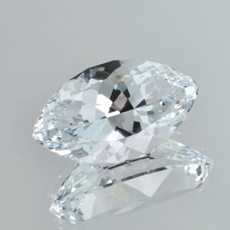 Topas Navette farblos getönt 39,19 ct