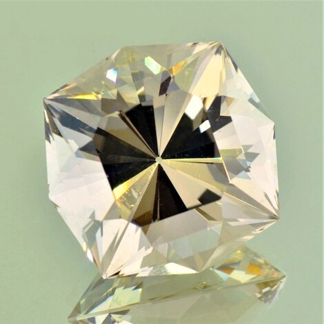 Quarz, Design Achteck facettiert (62,87 ct.) aus Ukraine (Volodarsk)