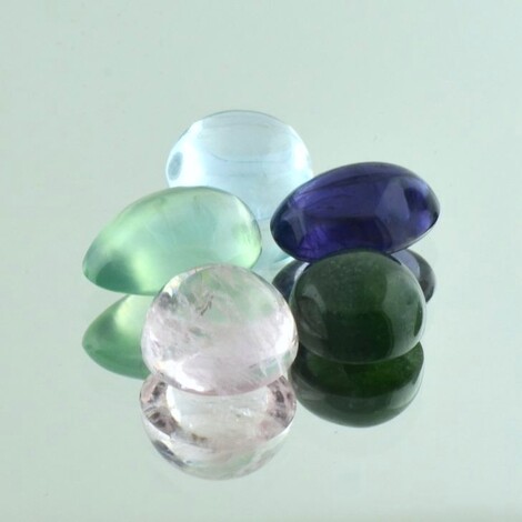 Mixed Lot, Oval, Rund & Tropfen Cabochon (22,92 ct.) aus Afrika & Asien
