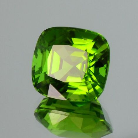 Peridot, Antik facettiert (14,23 ct.) aus Pakistan (Supat Mine)