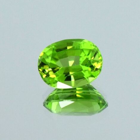 Peridot oval yellowish green 2.71 ct