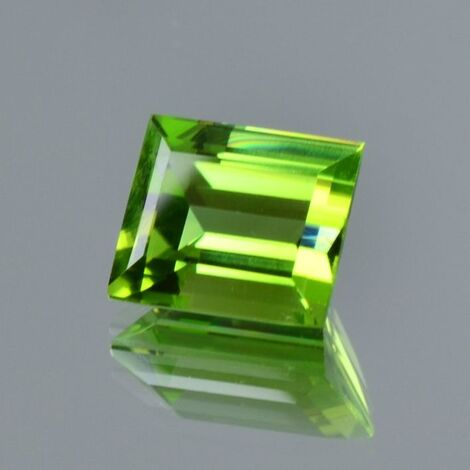 Peridot Rechteck intensives Grün 5,66 ct.