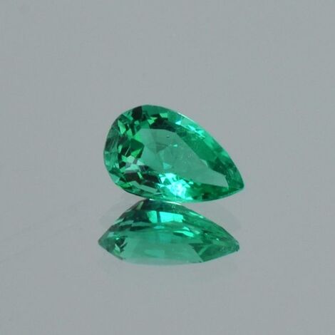 Emerald pear green 0.75 ct.