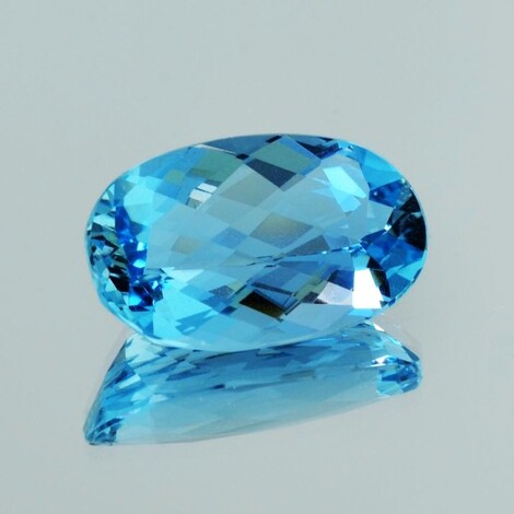 Aquamarine oval-schachbrettschliff intense light blue 17.26 ct