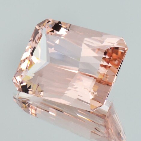 Morganit Beryll octagon hellrosa 53,44 ct.