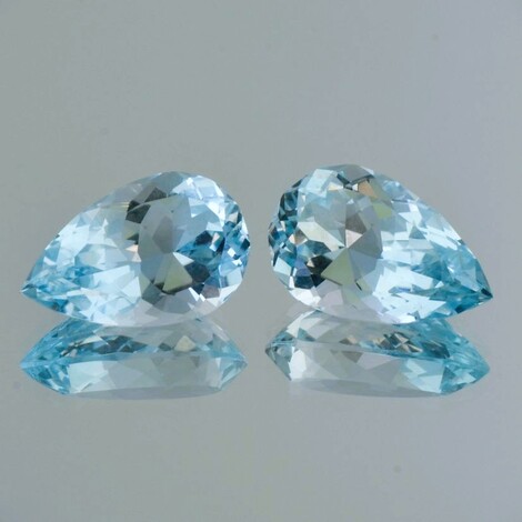 Topas Duo, Tropfen facettiert (15,94 ct.) aus Ukraine (Volodarsk-Volynskii)