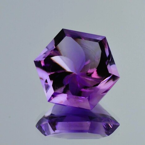 Amethyst, Design-Sechseck facettiert (20,26 ct.) aus Brasilien