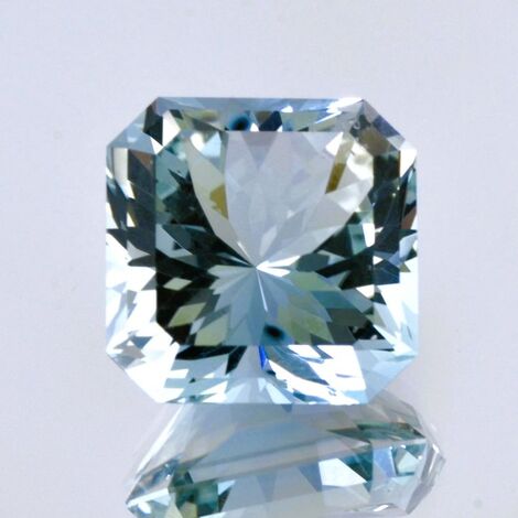 Topaz Design-Achteck light blue untreated 29.98 ct.