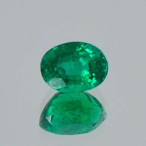 Smaragd oval grün 0,89 ct.