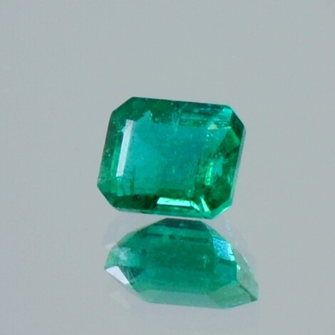 Smaragd octagon grün 0,86 ct.