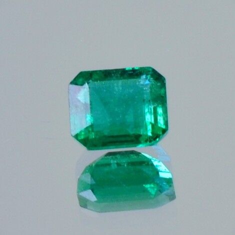 Smaragd octagon grün 0,86 ct.