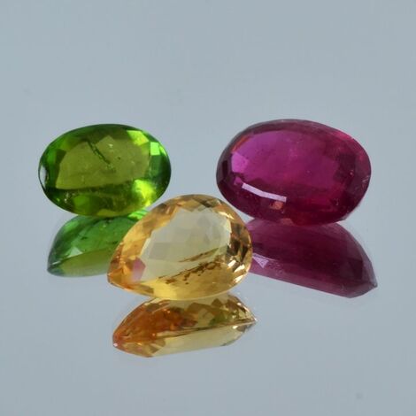 Mixed Lot, Oval & Tropfen facettiert (25,41 ct.) aus Afrika