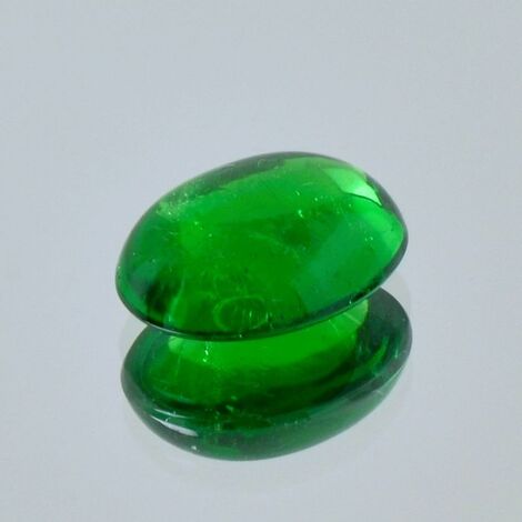 Tsavorit, Oval Cabochon (3,93 ct.) aus Kenia