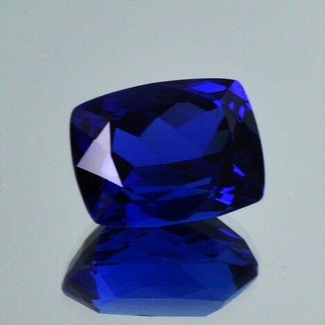 Tanzanite cushion intense blue 21.90 ct.