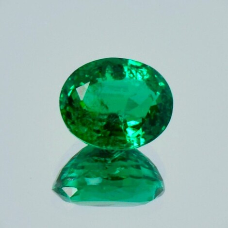 Smaragd oval intensives Grün 2,40 ct.