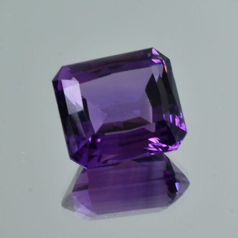 Amethyst octagon violet 22.35 ct.