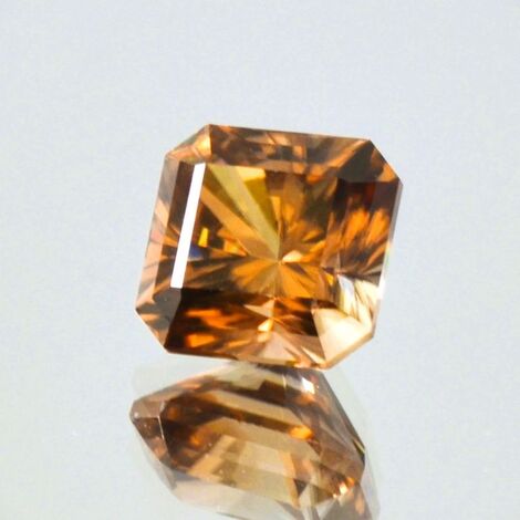 Zirkon, Design-Achteck facettiert (3,78 ct.) aus Tansania (Singida)