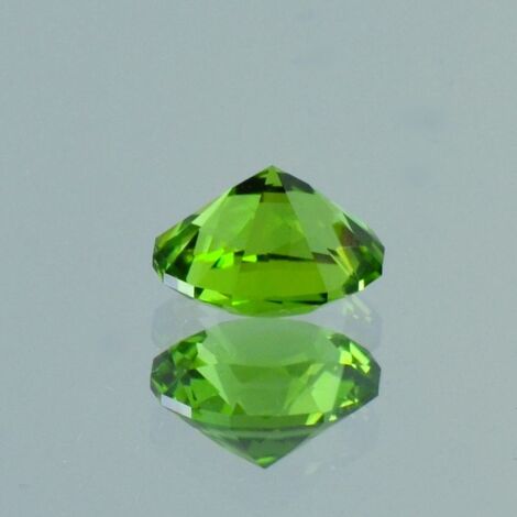Peridot Design-Oval grün 3,82 ct.