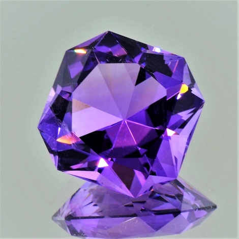 Amethyst, Design-Achteck facettiert (26,78 ct.) aus Brasilien Amethyst, Design-Achteck facettiert (26,78 ct.) aus Brasilien