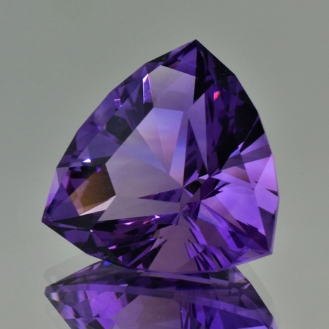 Amethyst, Design-Trillion facettiert (38,88 ct.) aus Brasilien Amethyst, Design-Trillion facettiert (38,88 ct.) aus Brasilien