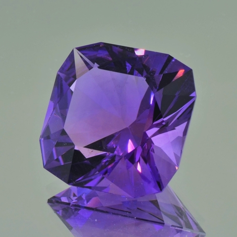 Amethyst, Design-Quadrat facettiert (34,58 ct.) aus Brasilien Amethyst, Design-Quadrat facettiert (34,58 ct.) aus Brasilien