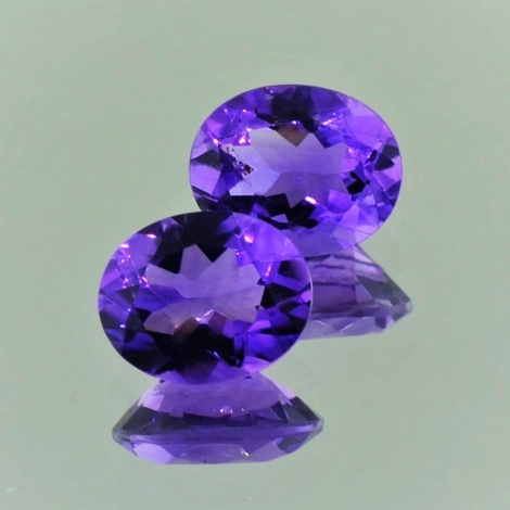 Amethyst Duo, Oval facettiert (ca. 4,4 ct.) aus Brasilien Amethyst Duo, Oval facettiert (ca. 4,4 ct.) aus Brasilien