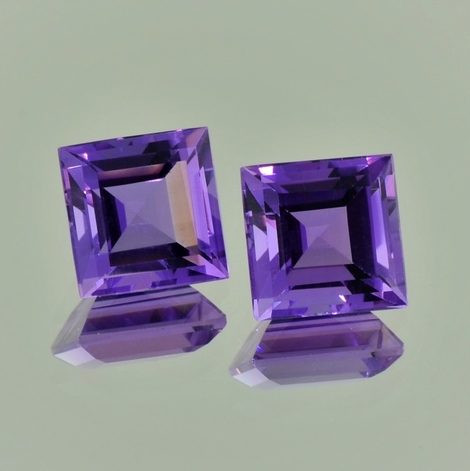 Amethyst Duo, Quadrat facettiert (9,34 ct.) aus Brasilien Amethyst Duo, Quadrat facettiert (9,34 ct.) aus Brasilien
