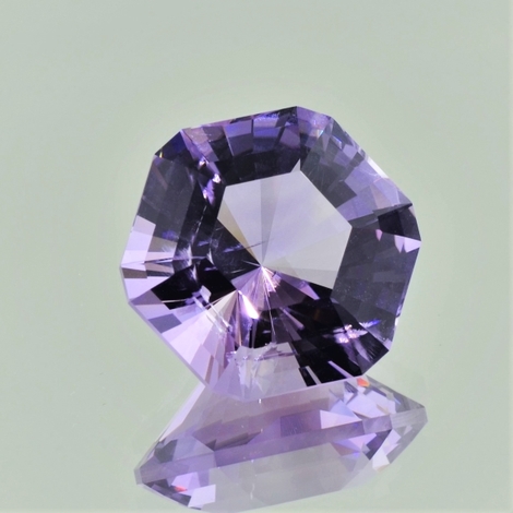 Amethyst, Design-Sechseck facettiert (22,33 ct.) aus Brasilien