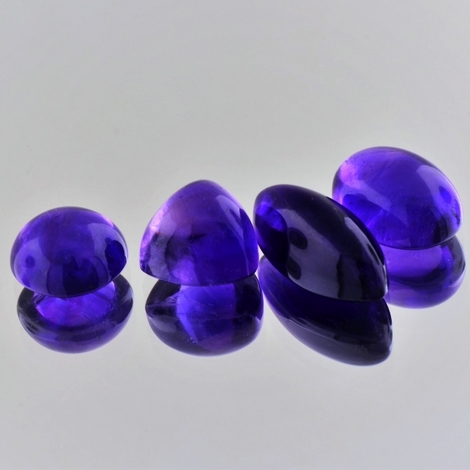 Amethyst Lot, Rund, Trillion, Oval & Navette Cabochon (25,64 ct.) aus Brasilien Amethyst Lot, Rund, Trillion, Oval & Navette Cabochon (25,64 ct.) aus Brasilien