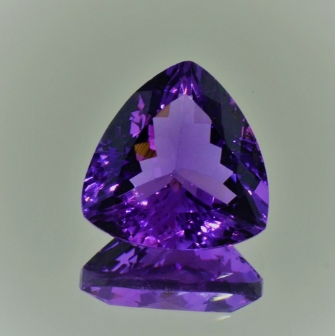Amethyst, Trillion facettiert (15,09 ct.) aus Brasilien Amethyst, Trillion facettiert (15,09 ct.) aus Brasilien