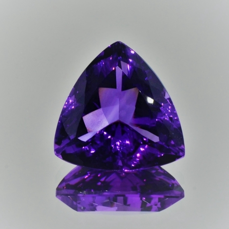 Amethyst, Trillion facettiert (17,85 ct.) aus Brasilien Amethyst, Trillion facettiert (17,85 ct.) aus Brasilien