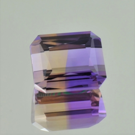 Ametrin, Achteck facettiert (12,13 ct.) aus Bolivien (Anahi Mine) Ametrin, Achteck facettiert (12,13 ct.) aus Bolivien (Anahi Mine)