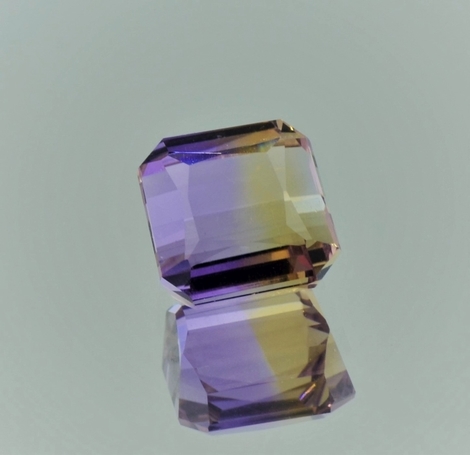 Ametrin, Achteck facettiert (6,35 ct.) aus Bolivien (Anahi Mine)