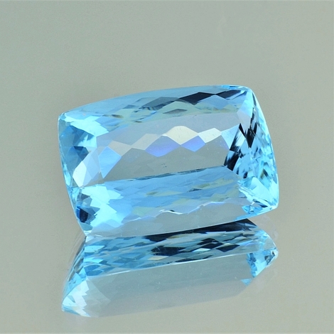 Aquamarine cushion light blue 20.10 ct.