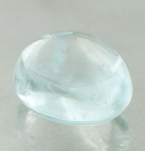 Aquamarin, Oval Cabochon (5,33 ct.) aus Brasilien Aquamarin, Oval Cabochon (5,33 ct.) aus Brasilien