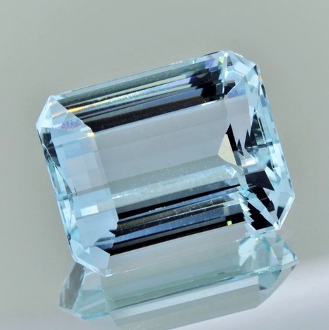 Aquamarin octagon hellblau 25,80 ct Aquamarin octagon hellblau 25,80 ct
