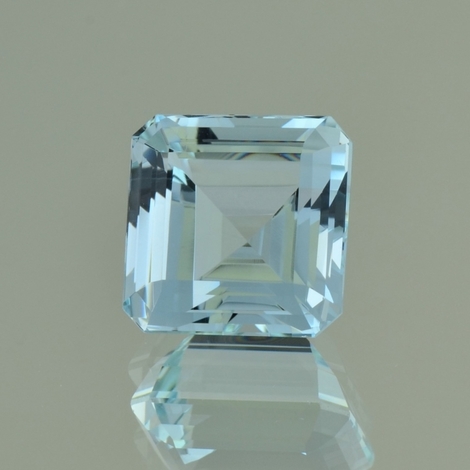 Aquamarin octagon hellblau 9,18 ct Aquamarin octagon hellblau 9,18 ct