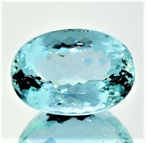 Aquamarine oval grünlich-hellblau unheated 72.82 ct.