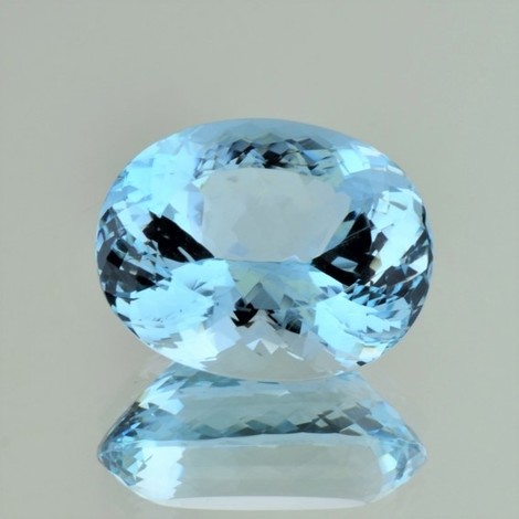 Aquamarine oval light blue 24.98 ct