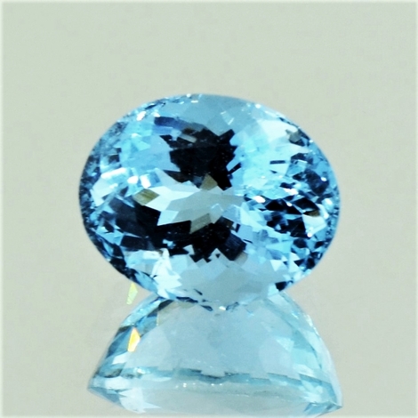 Aquamarine oval intensives-Hellblau 4.55 ct Aquamarine oval intensives-Hellblau 4.55 ct